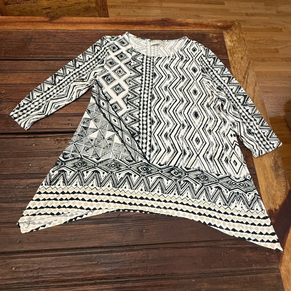 Zenergy by Chicos Women Black White Geometric Sharkbite Tunic Top Size 2 L Large